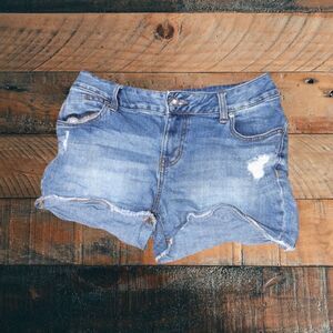 Maurices Mid Rise Denim Light Wash Shorts Size 6 #44